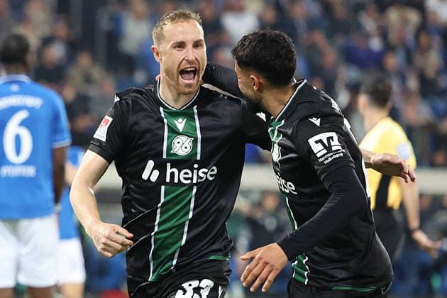 11.04.2026, xrekx, Fussball 2.Bundesliga, SV Darmstadt 98 - Hannover 96 v.l. Torjubel nach dem Tor zum celebrating the goal celebrate 0:1 durch Maurice Neubauer (Hannover 96) mit Elias Saad (Hannover 96) (DFL DFB REGULATIONS PROHIBIT ANY USE OF PHOTOGRAPHS as IMAGE SEQUENCES and or QUASI-VIDEO) Darmstadt