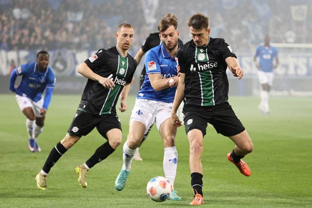 11.04.2026, xtvx, Fussball 2.Zweikampf, Duell, duel, tackle, compete Killian Corredor (SV Darmstadt 98) Maik Nawrocki (Hannover 96)Bundesliga, SV Darmstadt 98 - Hannover 96 v.l. (DFL DFB REGULATIONS PROHIBIT ANY USE OF PHOTOGRAPHS as IMAGE SEQUENCES and or QUASI-VIDEO) Darmstadt