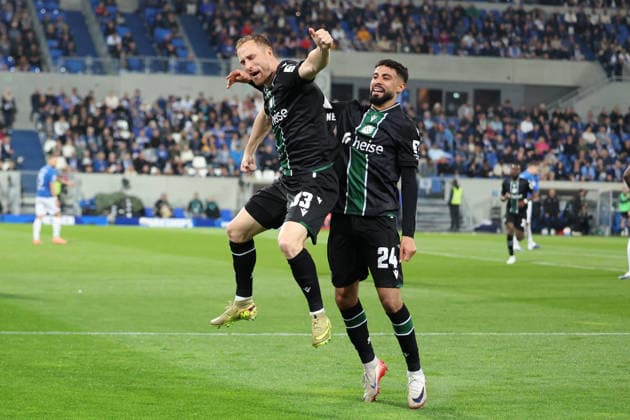 11.04.2026, xrekx, Fussball 2.Bundesliga, SV Darmstadt 98 - Hannover 96 v.l. Torjubel nach dem Tor zum celebrating the goal celebrate 0:1 durch Maurice Neubauer (Hannover 96) mit Elias Saad (Hannover 96) (DFL DFB REGULATIONS PROHIBIT ANY USE OF PHOTOGRAPHS as IMAGE SEQUENCES and or QUASI-VIDEO) Darmstadt