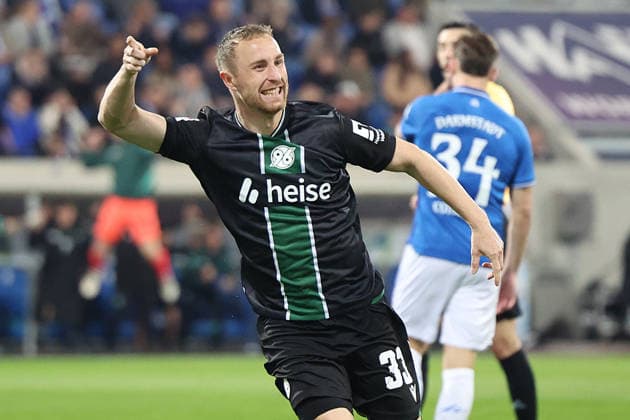 11.04.2026, xrekx, Fussball 2.Bundesliga, SV Darmstadt 98 - Hannover 96 v.l. Torjubel nach dem Tor zum celebrating the goal celebrate 0:1 durch Maurice Neubauer (Hannover 96) (DFL DFB REGULATIONS PROHIBIT ANY USE OF PHOTOGRAPHS as IMAGE SEQUENCES and or QUASI-VIDEO) Darmstadt