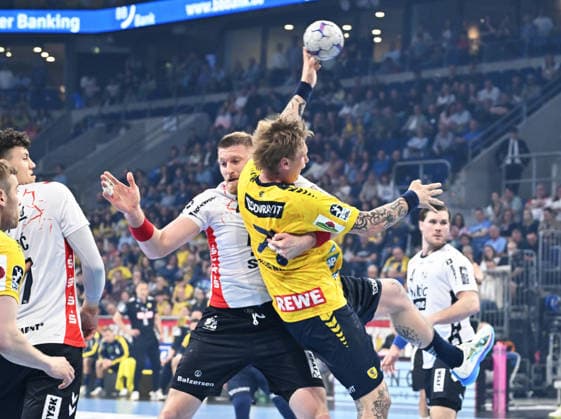 HBL-Handball-Bundesliga - Saison 2025 26 Mannheim SAP-Arena 08.03.2026 Rhein-Neckar-Löwen (rnl) - SG Flensburg-Handewitt Blaz BLAGOTINSEK (fFl-H), li - Edwin ASPENBÄCK (Rhein-Neckar-Löwen) HBL-Handball-Bundesliga