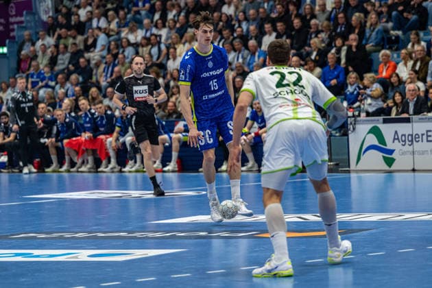 Daikin Handball Bundesliga, VfL Gummersbach - HSG Wetzlar, 11.04.2026 Miro Schluroff (VfL Gummersbach, 15), Jona Schoch, Rueckraum, (HSG Wetzlar 22), ; Daikin Handball Bundesliga, VfL Gummersbach - HSG Wetzlar, 11.04.2026 Copyright: xBEAUTIFULxSPORTS Erlhofx