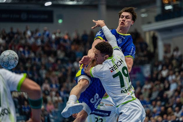 Daikin Handball Bundesliga, VfL Gummersbach - HSG Wetzlar, 11.04.2026 Miro Schluroff (VfL Gummersbach, 15), Ahmed Nafea, Aussen, (HSG Wetzlar 79), ; Daikin Handball Bundesliga, VfL Gummersbach - HSG Wetzlar, 11.04.2026 Copyright: xBEAUTIFULxSPORTS Erlhofx