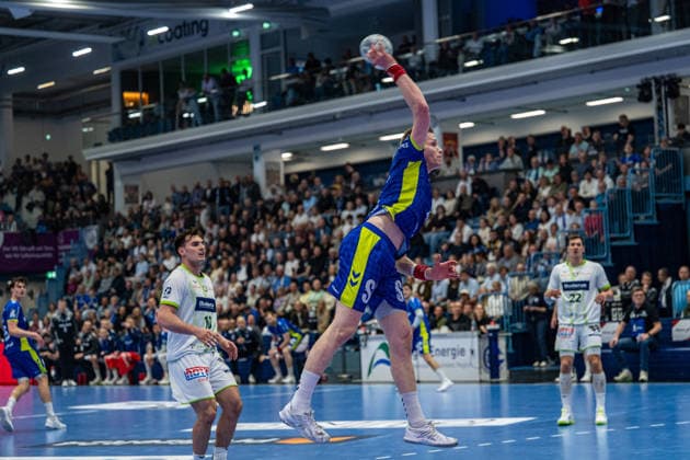 Daikin Handball Bundesliga, VfL Gummersbach - HSG Wetzlar, 11.04.2026 Josip Å imiÄ‡, Kreislaeufer, (HSG Wetzlar 10), Ellidi Vidarsson (VfL Gummersbach, 4), ; Daikin Handball Bundesliga, VfL Gummersbach - HSG Wetzlar, 11.04.2026 Copyright: xBEAUTIFULxSPORTS Erlhofx