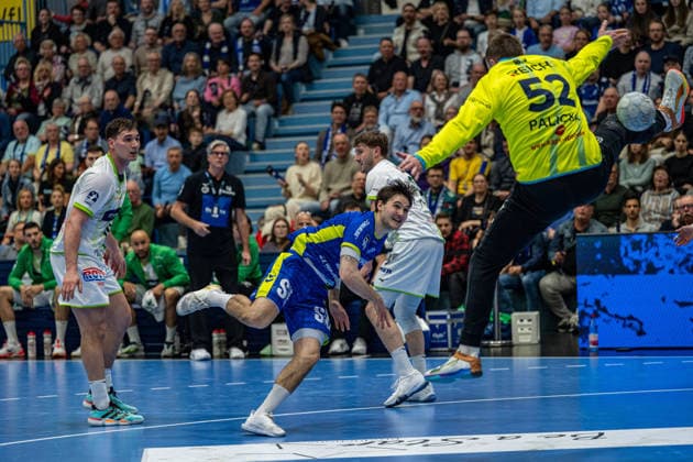 Daikin Handball Bundesliga, VfL Gummersbach - HSG Wetzlar, 11.04.2026 Josip Å imić, Kreislaeufer, (HSG Wetzlar 10), Ludvig Hallbäck (VfL Gummersbach, 20), Niklas Theiss, Rueckraum, (HSG Wetzlar 9), Andreas Palicka, Torwart, (HSG Wetzlar 52), ; Daikin Handball Bundesliga, VfL Gummersbach - HSG Wetzlar, 11.04.2026 Copyright: xBEAUTIFULxSPORTS Erlhofx