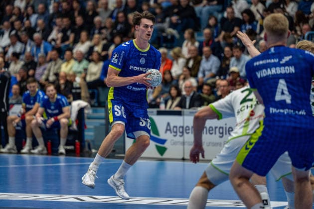 Daikin Handball Bundesliga, VfL Gummersbach - HSG Wetzlar, 11.04.2026 Miro Schluroff (VfL Gummersbach, 15), Jona Schoch, Rueckraum, (HSG Wetzlar 22), Ellidi Vidarsson (VfL Gummersbach, 4), ; Daikin Handball Bundesliga, VfL Gummersbach - HSG Wetzlar, 11.04.2026 Copyright: xBEAUTIFULxSPORTS Erlhofx