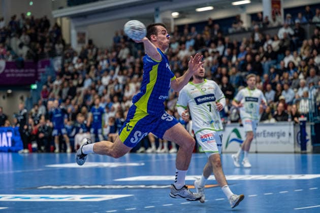 Daikin Handball Bundesliga, VfL Gummersbach - HSG Wetzlar, 11.04.2026 MiloÅ¡ VujoviÄ‡ (VfL Gummersbach, 6), Dominik Mappes, Rueckraum, (HSG Wetzlar 7), ; Daikin Handball Bundesliga, VfL Gummersbach - HSG Wetzlar, 11.04.2026 Copyright: xBEAUTIFULxSPORTS Erlhofx