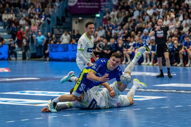 Daikin Handball Bundesliga, VfL Gummersbach - HSG Wetzlar, 11.04.2026 Kay Smits (VfL Gummersbach, 31), Jona Schoch, Rueckraum, (HSG Wetzlar 22), ; Daikin Handball Bundesliga, VfL Gummersbach - HSG Wetzlar, 11.04.2026 Copyright: xBEAUTIFULxSPORTS Erlhofx