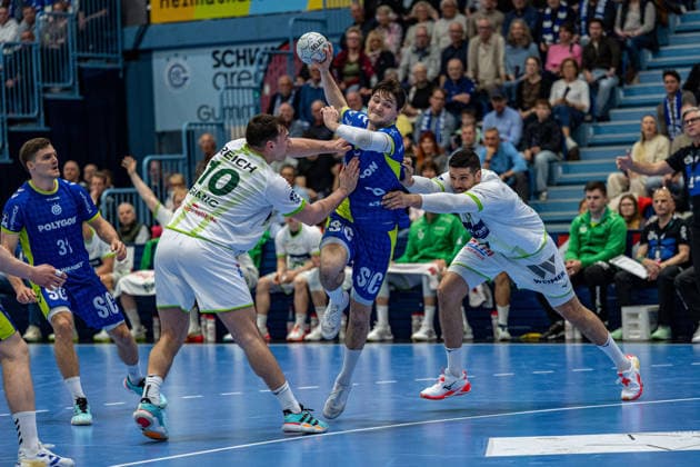 Daikin Handball Bundesliga, VfL Gummersbach - HSG Wetzlar, 11.04.2026 Josip Å imiÄ‡, Kreislaeufer, (HSG Wetzlar 10), Ludvig Hallbäck (VfL Gummersbach, 20), ; Daikin Handball Bundesliga, VfL Gummersbach - HSG Wetzlar, 11.04.2026 Copyright: xBEAUTIFULxSPORTS Erlhofx