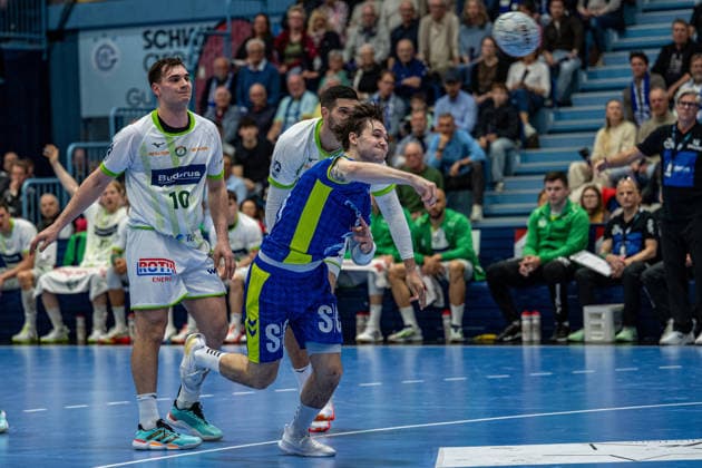 Daikin Handball Bundesliga, VfL Gummersbach - HSG Wetzlar, 11.04.2026 Josip Å imiÄ‡, Kreislaeufer, (HSG Wetzlar 10), Ludvig Hallbäck (VfL Gummersbach, 20), ; Daikin Handball Bundesliga, VfL Gummersbach - HSG Wetzlar, 11.04.2026 Copyright: xBEAUTIFULxSPORTS Erlhofx