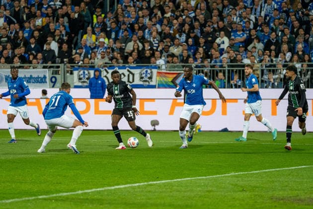 2. Bundesliga: SV Darmstadt 98 vs Hannover 96, 11.04.2026 Torchance für Hannover 96 am Ball Elias Saad (Hannover 96, 24) 2. Bundesliga: SV Darmstadt 98 vs Hannover 96, Merck-Stadion am Böllenfalltor, 11.04.2026 DFB DFL REGULATIONS PROHIBIT ANY USE OF PHOTOGRAPHS AS IMAGE SEQUENCES AND OR QUASI-VIDEO.