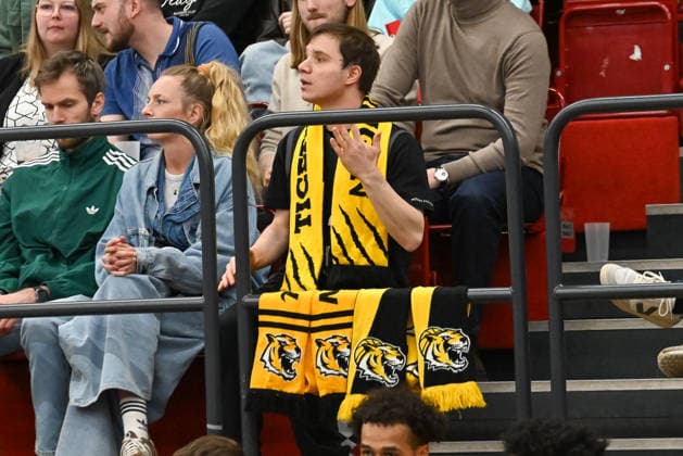 Tigers Tuebingen Fan veraergert Artland Dragons vs. Tigers Tuebingen, 2. Basketball-Bundesliga, Pro A, 31. Spieltag, Saison 2025 2026, 11.04.2026, Artland Dragons vs. Tigers Tuebingen, 2. Basketball-Bundesliga, Pro A, 31. Spieltag, Saison 2025 2026, 11.04.2026 Quakenbrueck Copyright: xEibner-Pressefoto RobertxGertzenx EP_RGN