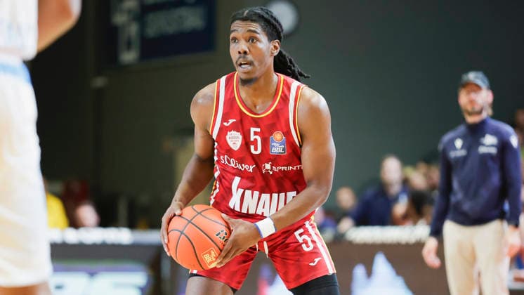 Im Bild: Marcus Carr(Wuerzburg Baskets, 5) am Ball 11.04.2026, Science City Jena - Fitness First Wuerzburg Baskets, easyCredit BBL, 29. Spieltag, Deutschland, Jena, Sparkassen-Arena, Copyright: HMBxMedia xJulienxBecker