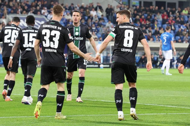 11.04.2026, xrekx, Fussball 2.Bundesliga, SV Darmstadt 98 - Hannover 96 v.l. Torjubel nach dem Tor zum celebrating the goal celebrate 0:1 durch Maurice Neubauer (Hannover 96) mit Enzo Leopold (Hannover 96) (DFL DFB REGULATIONS PROHIBIT ANY USE OF PHOTOGRAPHS as IMAGE SEQUENCES and or QUASI-VIDEO) Darmstadt