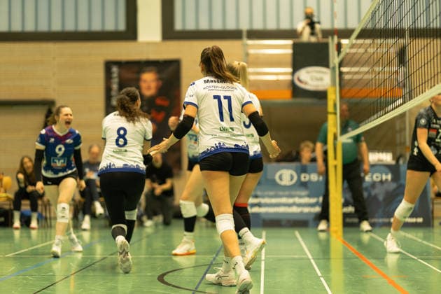 Volleyball I Frauen I Saison 2025-2026 I 2. Bundesliga I VC Osnabrück - SCU Emlichheim I 11.04.2026 Lisanne Masselink (11, VC Osnabrück) Maya Sendner (8, VC Osnabrück) Dina Dell (9, VC Osnabrück) Osnabrück Schlosswallhalle Niedersachsen Deutschland Copyright: xLobeca CedricxSiefkerx