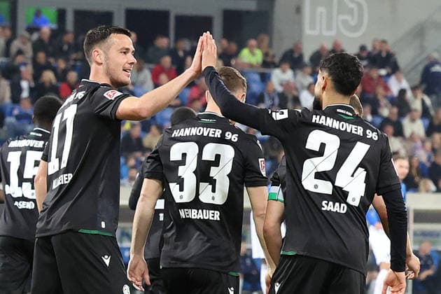 11.04.2026, xrekx, Fussball 2.Bundesliga, SV Darmstadt 98 - Hannover 96 v.l. Torjubel nach dem Tor zum celebrating the goal celebrate 0:1 durch Maurice Neubauer (Hannover 96) mit Bastian Allgeier (Hannover 96) Elias Saad (Hannover 96) (DFL DFB REGULATIONS PROHIBIT ANY USE OF PHOTOGRAPHS as IMAGE SEQUENCES and or QUASI-VIDEO) Darmstadt