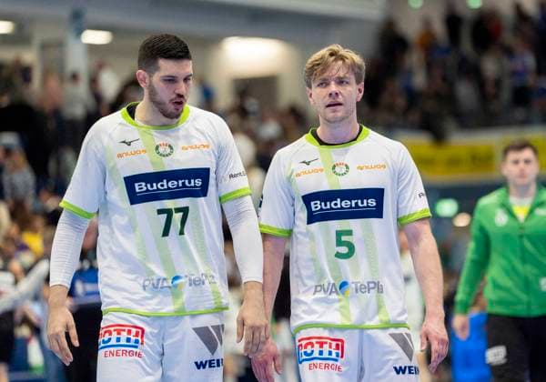 Stefan Cavor (HSG Wetzlar 77) und Tristan Kirschner (HSG Wetzlar 5) enttaeuscht, enttaeuscht schauend, dissapointed, traurig, frustiert, frust, gefrustet, frustrated nach der Niederlage VfL Gummersbach - HSG Wetzlar, Handball Daikin HBL Handball Bundesliga, 28. Spieltag, 11.04.2026 Copyright: HMBxMedia xMarcoxBader
