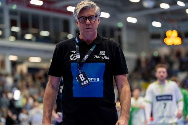 Runar Sigtryggsson (Cheftrainer HSG Wetzlar) enttaeuscht, enttaeuscht schauend, dissapointed, traurig, frustiert, frust, gefrustet, frustrated nach der Niederlage VfL Gummersbach - HSG Wetzlar, Handball Daikin HBL Handball Bundesliga, 28. Spieltag, 11.04.2026 Copyright: HMBxMedia xMarcoxBader