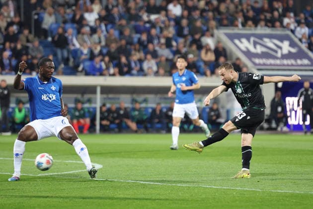 11.04.2026, xrekx, Fussball 2.Bundesliga, SV Darmstadt 98 - Hannover 96 v.l. Torschuss zum 0:1 durch Maurice Neubauer (Hannover 96) (DFL DFB REGULATIONS PROHIBIT ANY USE OF PHOTOGRAPHS as IMAGE SEQUENCES and or QUASI-VIDEO) Darmstadt