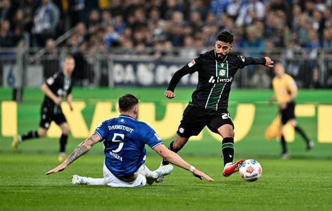 11.04.2026, xfux, Fussball 2.Bundesliga, SV Darmstadt 98 - Hannover 96 v.l. Matej Maglica (SV Darmstadt 98), Elias Saad (Hannover 96) (DFL DFB REGULATIONS PROHIBIT ANY USE OF PHOTOGRAPHS as IMAGE SEQUENCES and or QUASI-VIDEO) Darmstadt