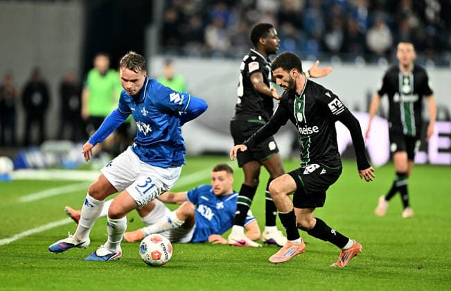 11.04.2026, xfux, Fussball 2.Bundesliga, SV Darmstadt 98 - Hannover 96 v.l. Niklas Schmidt (SV Darmstadt 98), Waniss Taibi (Hannover 96) (DFL DFB REGULATIONS PROHIBIT ANY USE OF PHOTOGRAPHS as IMAGE SEQUENCES and or QUASI-VIDEO) Darmstadt