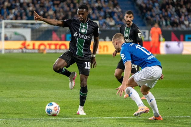 2. Bundesliga: SV Darmstadt 98 vs Hannover 96, 11.04.2026 Zweikampf zwischen NoÃ«l AsÃ ko (Hannover 96, 15) und Fabian Nürnberger (SV Darmstadt 98, 15) 2. Bundesliga: SV Darmstadt 98 vs Hannover 96, Merck-Stadion am Böllenfalltor, 11.04.2026 DFB DFL REGULATIONS PROHIBIT ANY USE OF PHOTOGRAPHS AS IMAGE SEQUENCES AND OR QUASI-VIDEO.