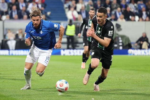 11.04.2026, xrekx, Fussball 2.Bundesliga, SV Darmstadt 98 - Hannover 96 v.l. Fynn Lakenmacher (SV Darmstadt 98) Bastian Allgeier (Hannover 96) Zweikampf, Aktion, action, battle for the ball (DFL DFB REGULATIONS PROHIBIT ANY USE OF PHOTOGRAPHS as IMAGE SEQUENCES and or QUASI-VIDEO) Darmstadt