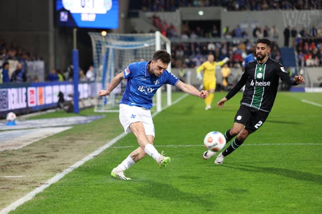 11.04.2026, xrekx, Fussball 2.Bundesliga, SV Darmstadt 98 - Hannover 96 v.l. Sergio Lopez (SV Darmstadt 98) Elias Saad (Hannover 96) (DFL DFB REGULATIONS PROHIBIT ANY USE OF PHOTOGRAPHS as IMAGE SEQUENCES and or QUASI-VIDEO) Darmstadt