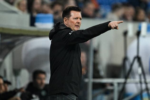 Christian Titz (Hannover 96, Trainer) gestikuliert, GER, SV Darmstadt 98 vs. Hannover 96, Fussball 2. Bundesliga, 29. Spieltag, Saison 2025 2026, 11.04.2026. DFL regulations prohibit any use of photographs as image sequences and or quasi-video GER, SV Darmstadt 98 vs. Hannover 96, Fussball 2. Bundesliga, 29. Spieltag, Saison 2025 2026, 11.04.2026. Darmstadt
