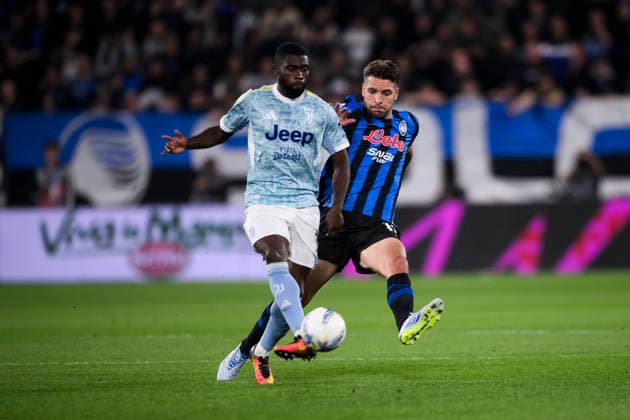 Atalanta BC v Juventus FC - Serie A Jeremie Boga of Juventus FC competes for the bal with Berat Djimsiti of Atalanta BC during the Serie A football match between Atalanta BC and Juventus FC. Bergamo Italy Copyright: xNicolòxCampox