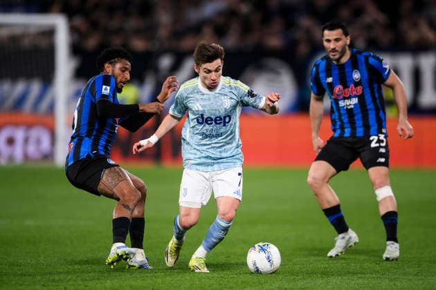 Atalanta BC v Juventus FC - Serie A Francisco Conceicao of Juventus FC compete sfor the ball with Edersonand Sead Kolasinac of Atalanta BCduring the Serie A football match between Atalanta BC and Juventus FC. Bergamo Italy Copyright: xNicolòxCampox