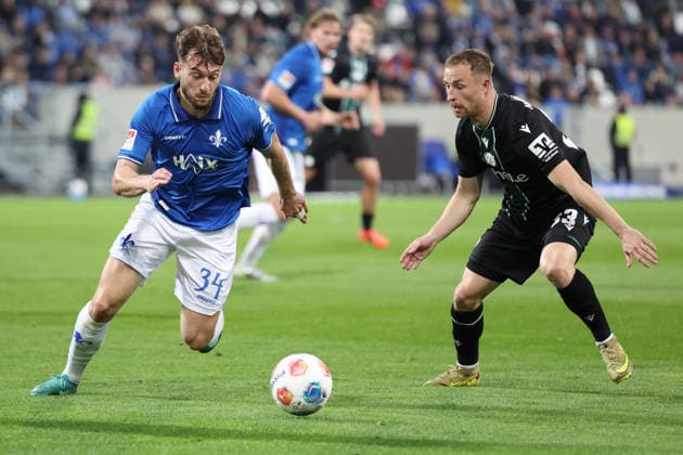 11.04.2026, xrekx, Fussball 2.Bundesliga, SV Darmstadt 98 - Hannover 96 v.l. Killian Corredor (SV Darmstadt 98) Maurice Neubauer (Hannover 96) Zweikampf, Aktion, action, battle for the ball (DFL DFB REGULATIONS PROHIBIT ANY USE OF PHOTOGRAPHS as IMAGE SEQUENCES and or QUASI-VIDEO) Darmstadt