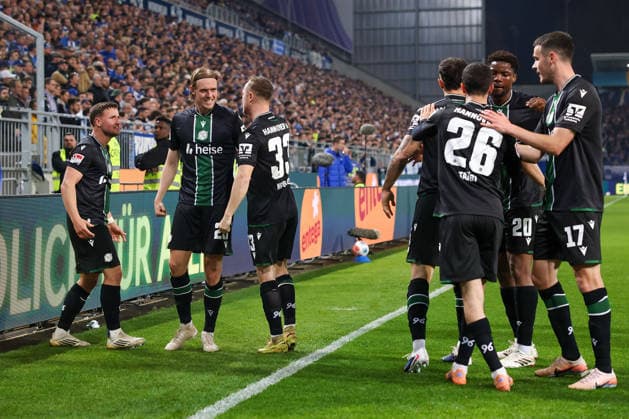 2026.04.11 xjfx 2.Bundesliga 29.Spieltag SV Darmstadt 98 - Hannover 96 v.l., Torjubel um Stefan Teitur (Hannover 96), Goal celebration, celebrate the goal (DFL DFB REGULATIONS PROHIBIT ANY USE OF PHOTOGRAPHS as IMAGE SEQUENCES and or QUASI-VIDEO)