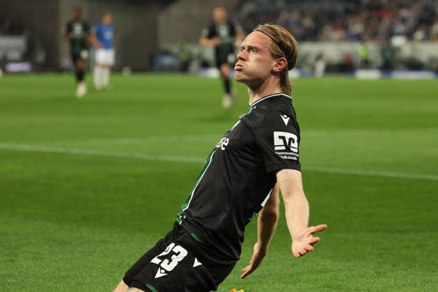 2026.04.11 xjfx 2.Bundesliga 29.Spieltag SV Darmstadt 98 - Hannover 96 v.l., Stefan Teitur (Hannover 96) köpft das Tor zum 0:2, scores the goal to 0:2, Torjubel, Goal celebration, celebrate the goal (DFL DFB REGULATIONS PROHIBIT ANY USE OF PHOTOGRAPHS as IMAGE SEQUENCES and or QUASI-VIDEO)