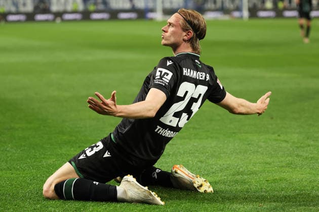 2026.04.11 xjfx 2.Bundesliga 29.Spieltag SV Darmstadt 98 - Hannover 96 v.l., Stefan Teitur (Hannover 96) köpft das Tor zum 0:2, scores the goal to 0:2, Torjubel, Goal celebration, celebrate the goal (DFL DFB REGULATIONS PROHIBIT ANY USE OF PHOTOGRAPHS as IMAGE SEQUENCES and or QUASI-VIDEO)