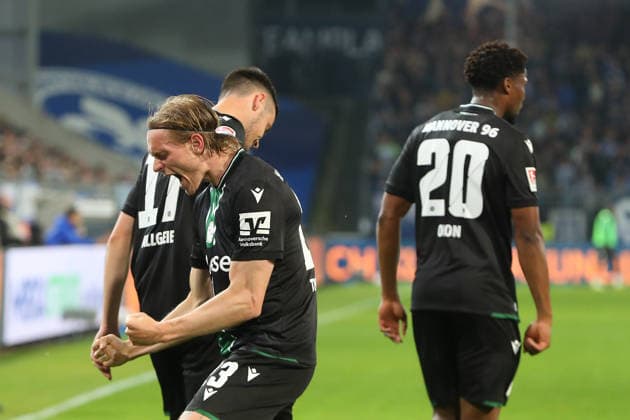 11.04.2026, xtvx, Fussball 2.Bundesliga, SV Darmstadt 98 - Hannover 96 v.l. Goal scored, Tor zum 0:2 Stefan Teitur Thordarson (Hannover 96) Torjubel, Goal celebration, celebrate the goal, celebrates scoring Stefan Teitur Thordarson (Hannover 96) DFL DFB REGULATIONS PROHIBIT ANY USE OF PHOTOGRAPHS as IMAGE SEQUENCES and or QUASI-VIDEO) Darmstadt