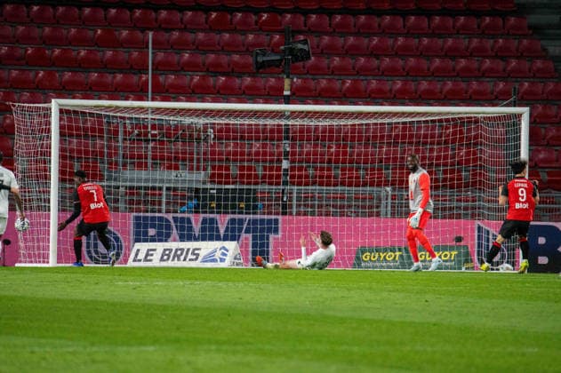FOOTBALL : Stade Rennais vs Angers SCO - Ligue 1 - JournÃ e 29 - 11 04 2026 But contre son camp de Marius LouÃ«r (Angers SCO) RennesFrance  Copyright: xEmilienxJousselinx