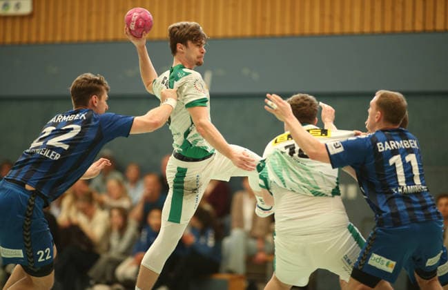 Handball, Saison 2025 2026, 3. Liga, Staffel Nord-Ost, Männer. HG Hamburg-Barmbek - SC DHfK Leipzig II. Nick Volmert (Leipzig, M.) beim Sprung Barmbek Hamburg *** Handball, Season 2025 2026, 3 League, Season North East, Men HG Hamburg Barmbek SC DHfK Leipzig II Nick Volmert Leipzig, M beim Sprung Barmbek Hamburg