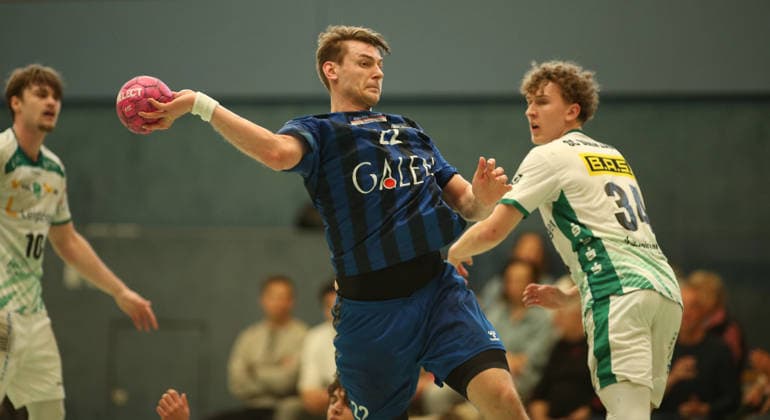 Handball, Saison 2025 2026, 3. Liga, Staffel Nord-Ost, Männer. HG Hamburg-Barmbek - SC DHfK Leipzig II. Arne Eschweiler (Hamburg) beim Wurf. Barmbek Hamburg *** Handball, Season 2025 2026, 3 League, Season North East, Men HG Hamburg Barmbek SC DHfK Leipzig II Arne Eschweiler Hamburg beim Wurf Barmbek Hamburg