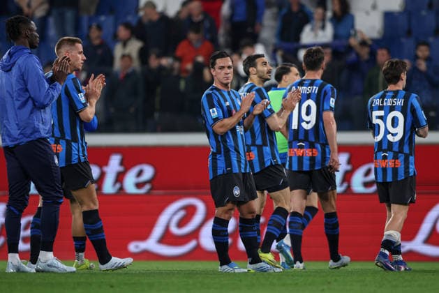 Atalanta players disappointed at the end of the game during the Serie A soccer match between A.C Atalanta B.C. and Juventus at the New Balance Arena in Bergamo, Italy - Saturday, April 11, 2026. - Soccer .  Copyright: xStefanoxNicoli LaPressex