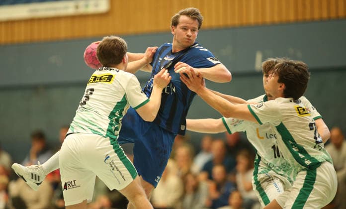 Handball, Saison 2025 2026, 3. Liga, Staffel Nord-Ost, Männer. HG Hamburg-Barmbek - SC DHfK Leipzig II. Tim Stapenhorst (Hamburg, 2.v.l.) beim Wurf. Barmbek Hamburg *** Handball, Season 2025 2026, 3 Liga, Staffel Nord Ost, Men HG Hamburg Barmbek SC DHfK Leipzig II Tim Stapenhorst Hamburg, 2 v l beim Wurf Barmbek Hamburg