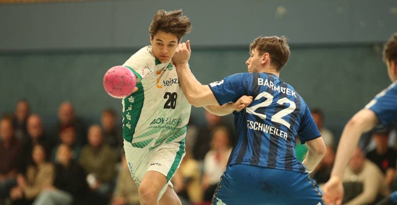 Handball, Saison 2025 2026, 3. Liga, Staffel Nord-Ost, Männer. HG Hamburg-Barmbek - SC DHfK Leipzig II. Ben Kremen (Leipzig, l.), Arne Eschweiler. Barmbek Hamburg *** Handball, Season 2025 2026, 3 League, Season North East, Men HG Hamburg Barmbek SC DHfK Leipzig II Ben Kremen Leipzig, l , Arne Eschweiler Barmbek Hamburg