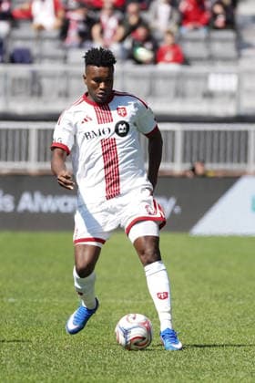 April 11, 2026, Toronto, Ontario, Canada: Joso Cifuentes 8 of Toronto FC pass the ball during the Major League Soccer Match between FC Cincinnati and Toronto FC at BMO Field Stadium. on April 11, 2026 in Toronto, Canada. FC Cincinnati V Toronto FC - MLS, Fussball Herren, USA  - ZUMAe321 20260411_zsa_e321_044 Copyright: xLeonardoxRamirezx