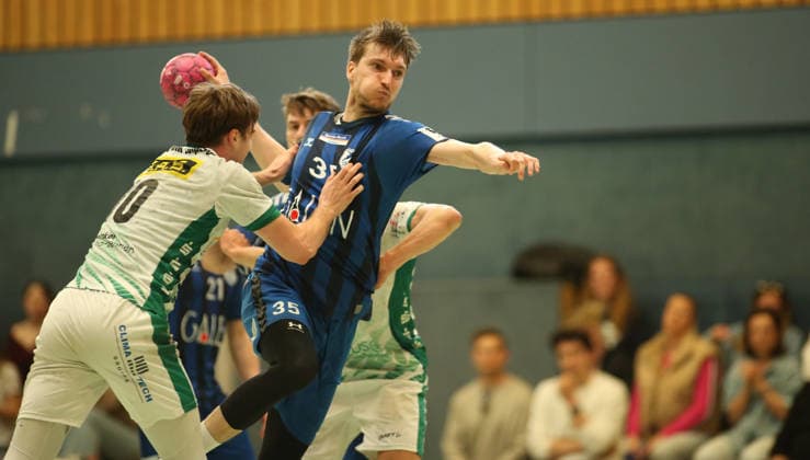 Handball, Saison 2025 2026, 3. Liga, Staffel Nord-Ost, Männer. HG Hamburg-Barmbek - SC DHfK Leipzig II. Jan-Ove Litzenroth (Hamburg) beim Wurf. Barmbek Hamburg *** Handball, Season 2025 2026, 3 League, Season North East, Men HG Hamburg Barmbek SC DHfK Leipzig II Jan Ove Litzenroth Hamburg beim Wurf Barmbek Hamburg
