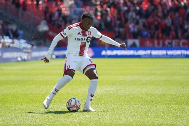 April 11, 2026, Toronto, Ontario, Canada: Derrick Etienne Jr. 11 of Toronto FC pass the ball during the Major League Soccer Match between FC Cincinnati and Toronto FC at BMO Field Stadium. on April 11, 2026 in Toronto, Canada. FC Cincinnati V Toronto FC - MLS, Fussball Herren, USA  - ZUMAe321 20260411_zsa_e321_051 Copyright: xLeonardoxRamirezx