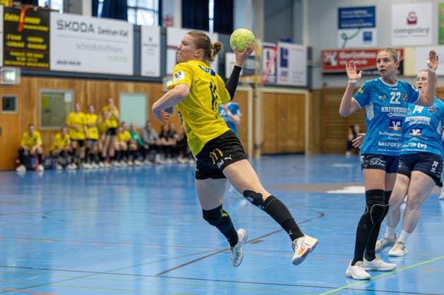 11.04.2026 Handball 3. Liga Frauen Staffel Nord Saison 2025 2026 21. Spieltag TSV Altenholz - SV Todesfelde. (Altenholz in Gelb Schwarz, Todesfelde in Blau) Henriette Hanna Seidel Altenholz Edgar-Meschkat-Halle, Danziger S Schleswig Holstein Deutschland *** 11 04 2026 Handball 3 Liga Women Staffel Nord Season 2025 2026 21 Matchday TSV Altenholz SV Todesfelde Altenholz in Yellow Black, Todesfelde in Blue Henriette Hanna Seidel Altenholz Edgar Meschkat Halle, Danziger S Schleswig Holstein Germany