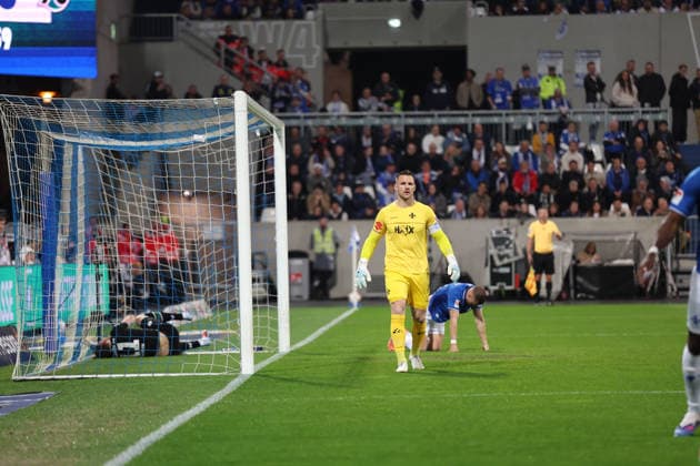 11.04.2026, xrekx, Fussball 2.Bundesliga, SV Darmstadt 98 - Hannover 96 v.l. Benedikt Pichler (Hannover 96) verletzt, Verletzung, Schmerz, Schmerzen, injured, injury, pain, pains Marcel Schuhen (SV Darmstadt 98) (DFL DFB REGULATIONS PROHIBIT ANY USE OF PHOTOGRAPHS as IMAGE SEQUENCES and or QUASI-VIDEO) Darmstadt