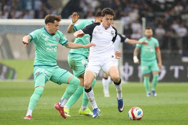 FC Zuerich - FC Lugano Daniel Dos Santos gegen Sebastian Walker 11.04.2026 Stadion Letzigrund Zuerich, SCHWEIZ, Saison 2025 2026 Herren Fussball Super League FC Zuerich - FC Lugano Daniel Dos Santos (li,FC Lugano) gegen Sebastian Walker (FC Zuerich) *** FC Zuerich FC Lugano Daniel Dos Santos vs Sebastian Walker 11 04 2026 Stadium Letzigrund Zuerich, SWITZERLAND, Season 2025 2026 Men Soccer Super League FC Zuerich FC Lugano Daniel Dos Santos li,FC Lugano vs Sebastian Walker FC Zuerich 