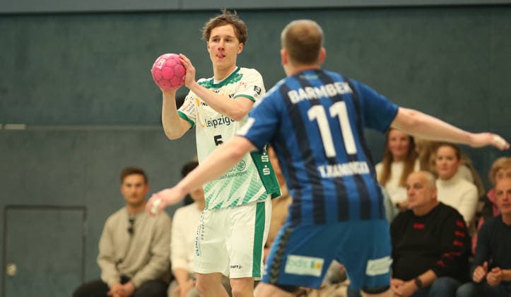 Handball, Saison 2025 2026, 3. Liga, Staffel Nord-Ost, Männer. HG Hamburg-Barmbek - SC DHfK Leipzig II. Caspar Gauer (Leipzig, l.). Barmbek Hamburg *** Handball, Season 2025 2026, 3 League, Season North East, Men HG Hamburg Barmbek SC DHfK Leipzig II Caspar Gauer Leipzig, l Barmbek Hamburg