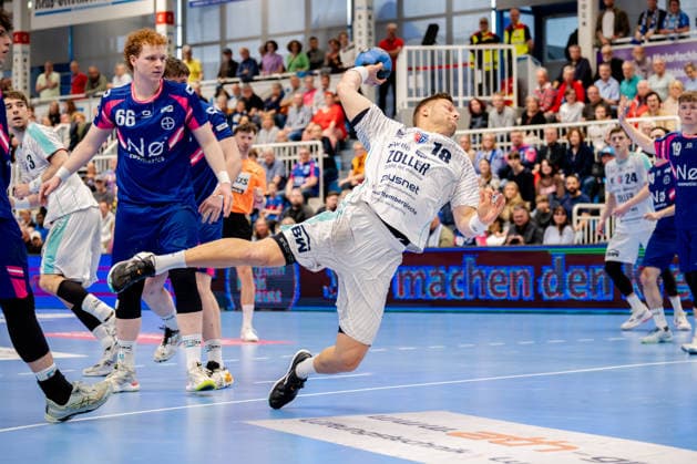 Dormagen, 11.04.2026, Handball, Herren, 2. Bundesliga, 27. Spieltag, 2025 2026: TSV Bayer Dormagen SG BBM Bietigheim Fabian Wiederstein (SG BBM Bietigheim, 18) beim Torwurf Dormagen TSV Bayer Sportcenter NRW Germany